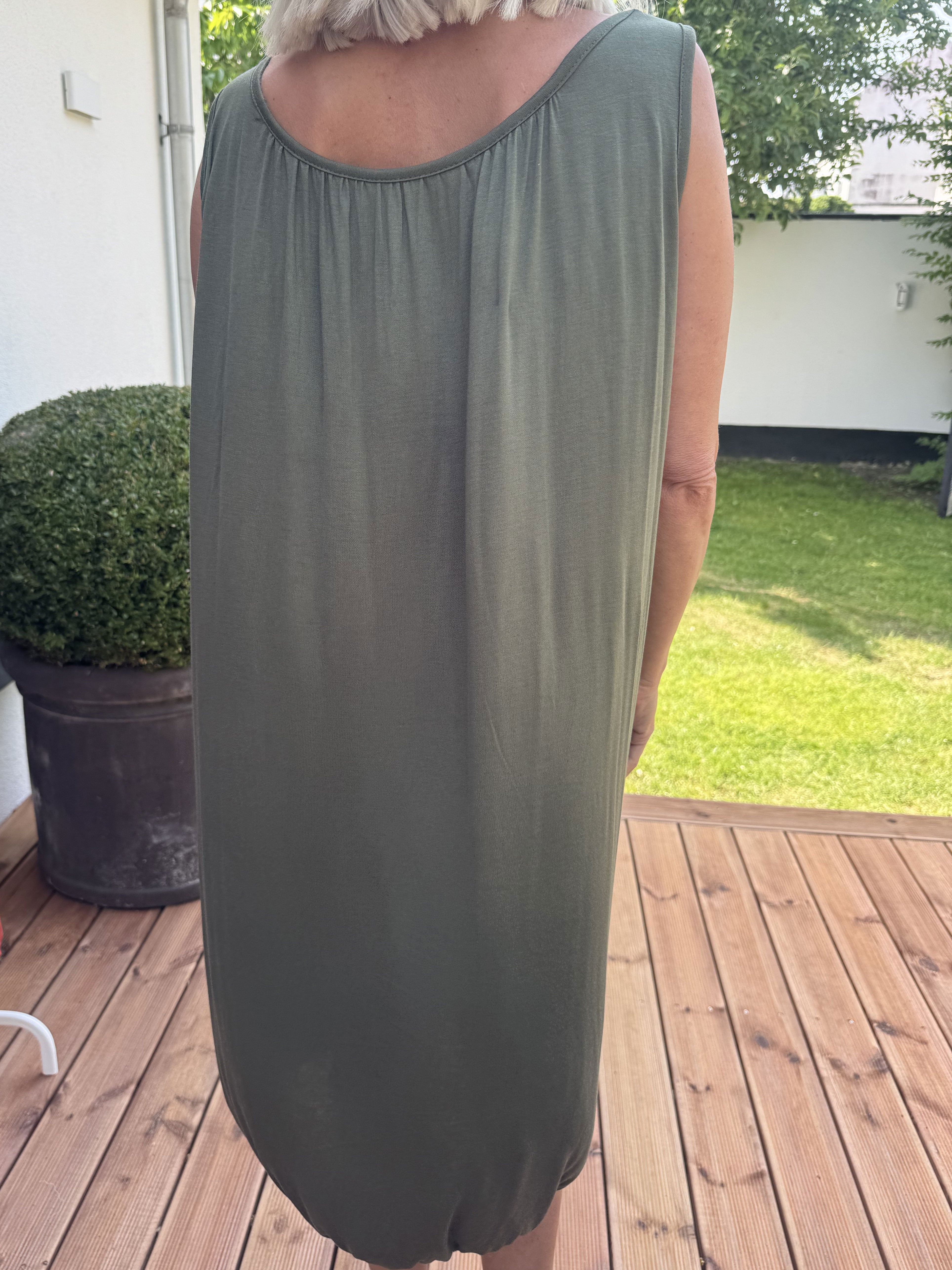 Miracle Sleeveless Dress - Basic klänning i viskos med resår nedtill